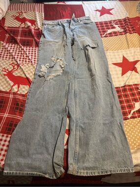 refuge Light Wash Distressed Wide-Leg Jeans